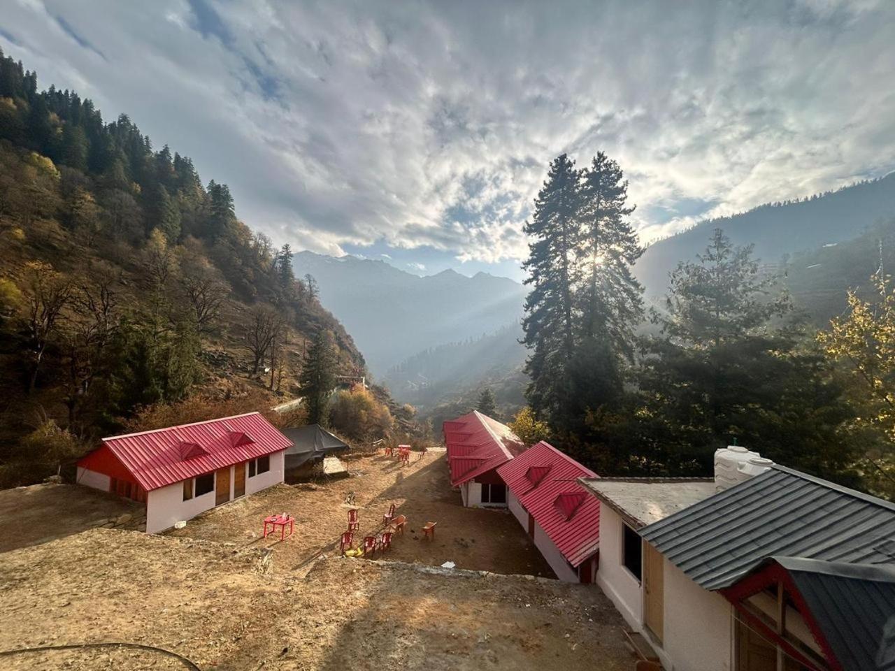 Lord Shiva Dimension Hotel Tosh Exterior photo